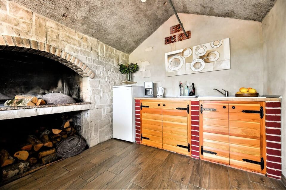 Summer kitchen with bbq by the pool.
