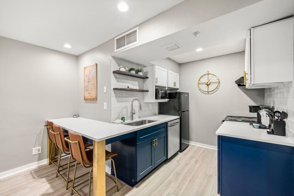 House | Private kitchen | Fridge, stovetop