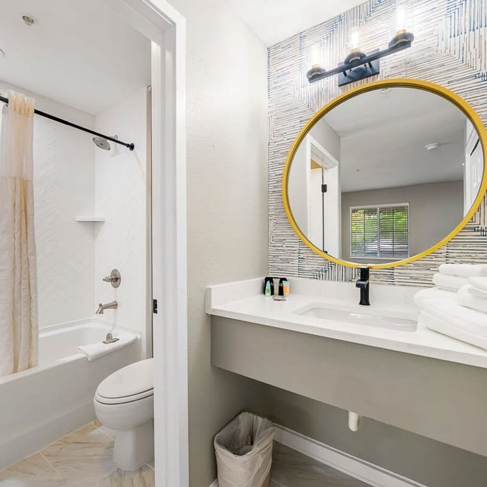 House | Bathroom | Hair dryer, towels