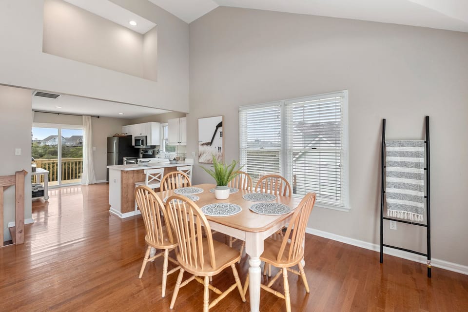 DR13: Salty Dog | Top Level Dining Area