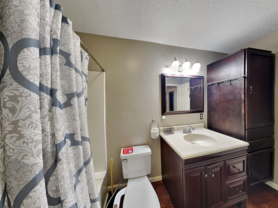 Primary Bathroom - Shower/Tub Combo