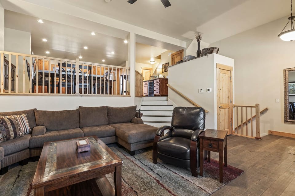 Bear Hollow Village 5477 L: Living room with cozy fireplace