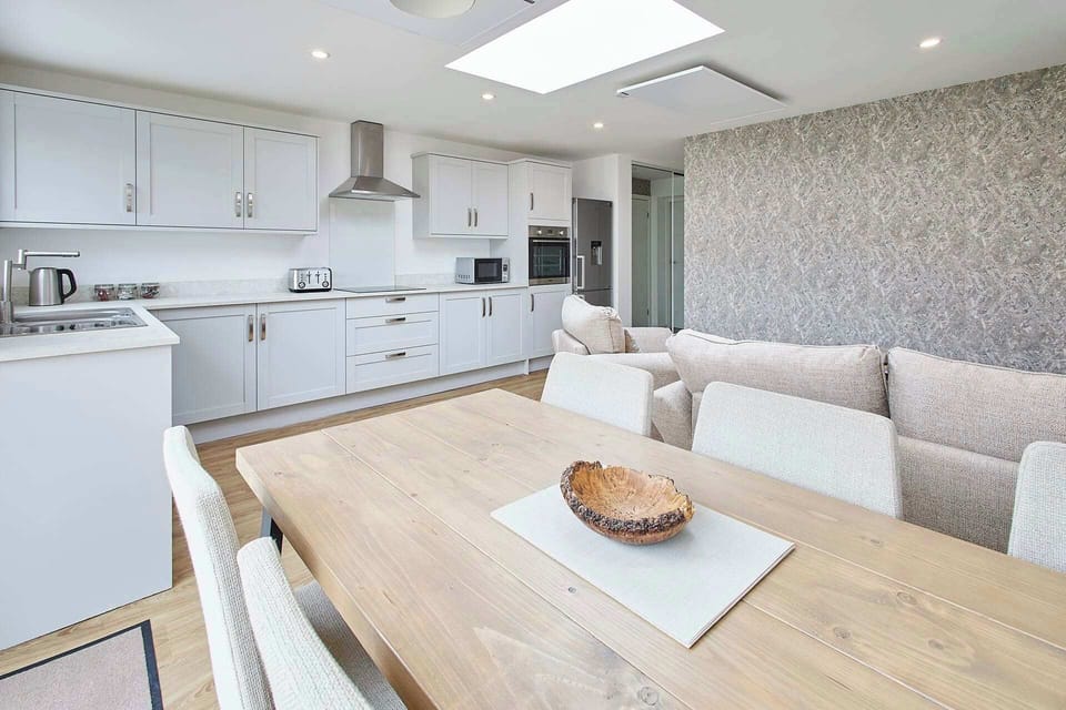 Emilyn House, Whitburn - Host & Stay