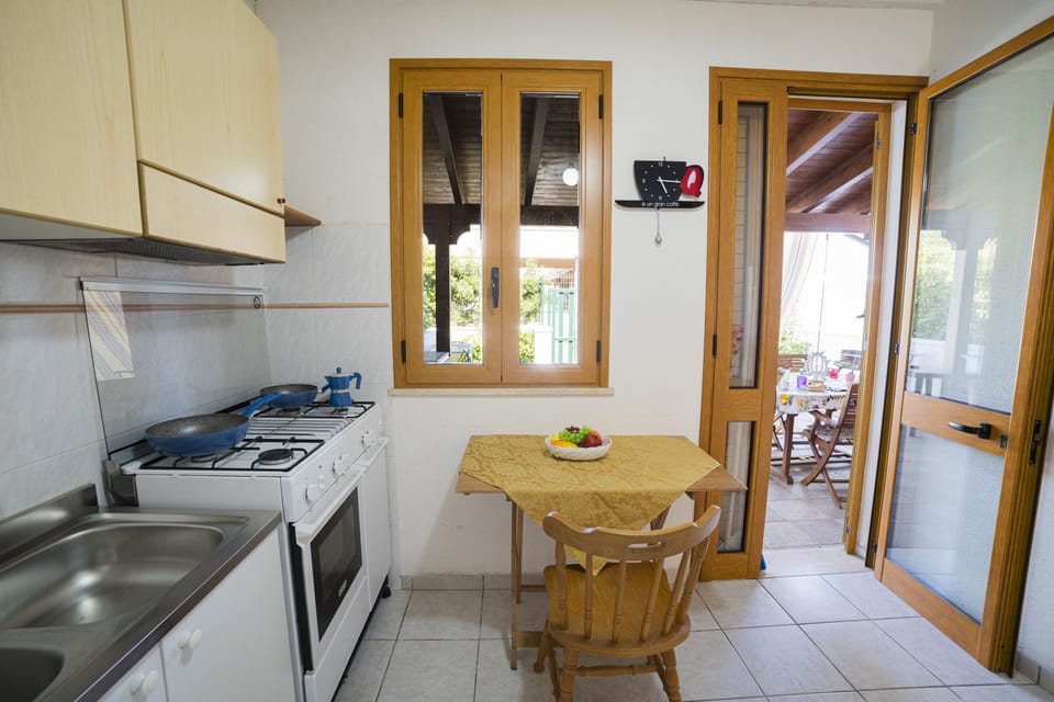 Family House, 2 Bedrooms, Terrace (Villetta Tesea In Residence Near The) | Private kitchen