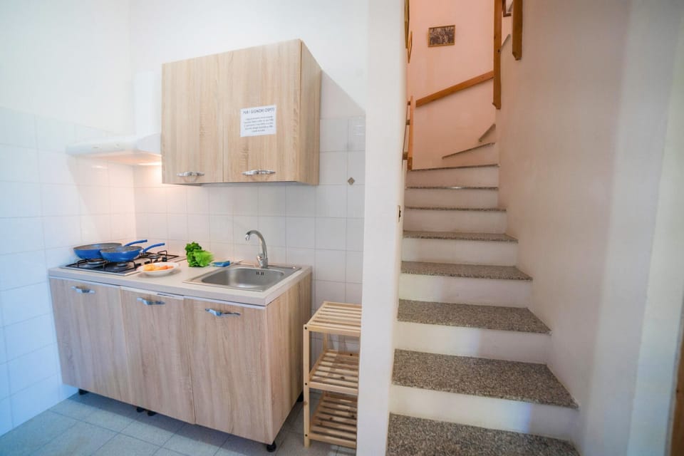 Standard Apartment, 3 Bedrooms, 2 Bathrooms (Villetta Fresca With Garden Near The) | Private kitchenette