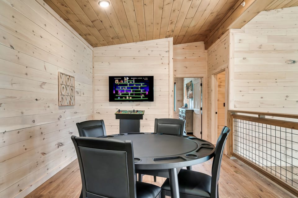 Glory's fun game room
