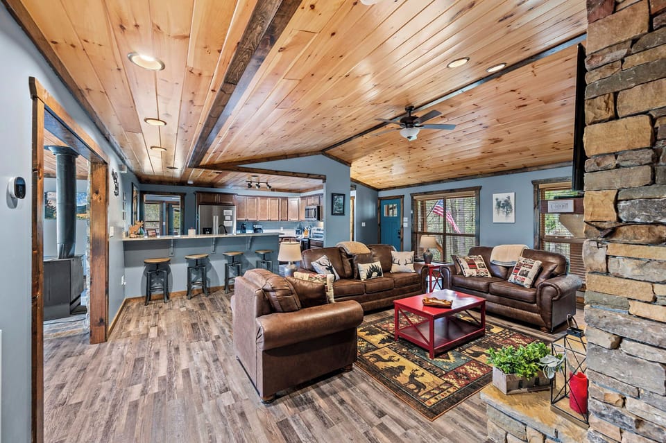 Mountain Vibes' cozy living area