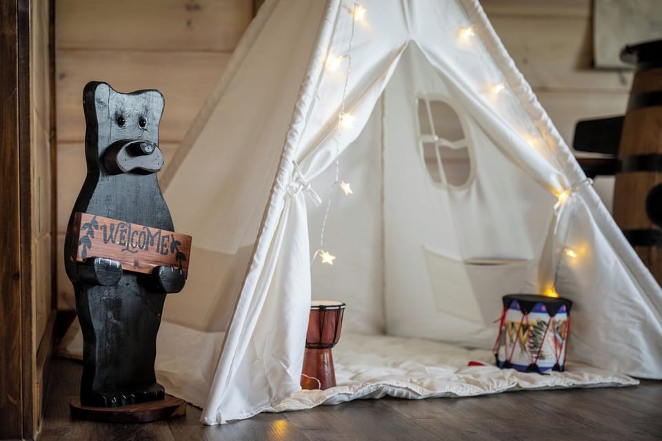 Bear Family Cabin's fun game room