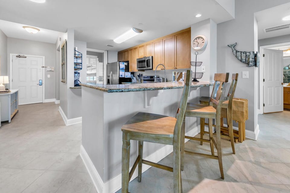 Eat-in bar seating