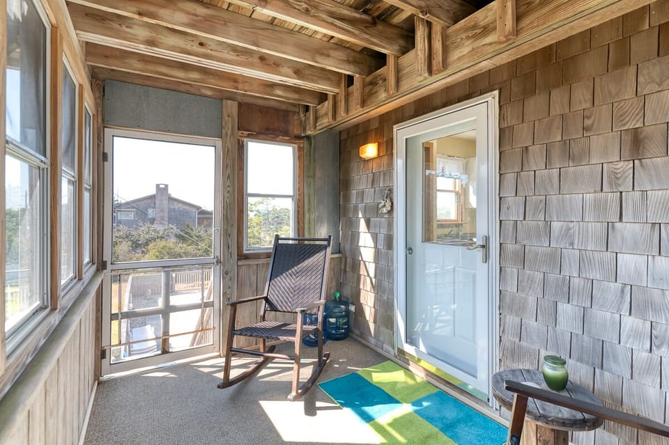 Mid Level Screened In Porch
