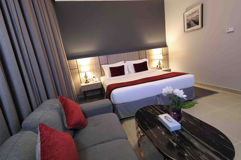 Junior Suite, Ocean View | In-room safe, laptop workspace, soundproofing