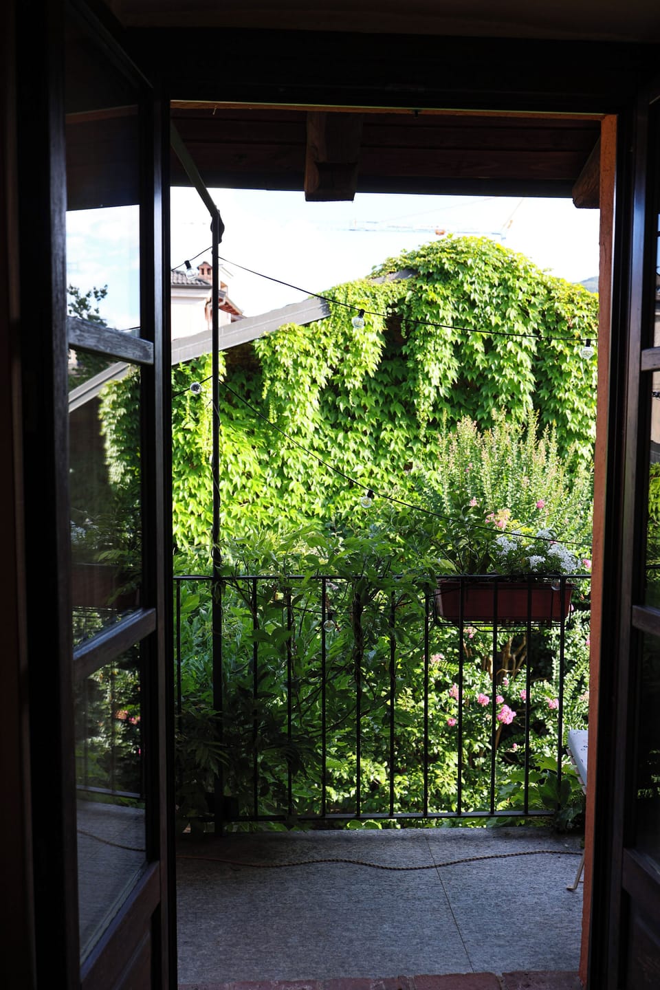 Room, Balcony | In-room safe, individually decorated, individually furnished