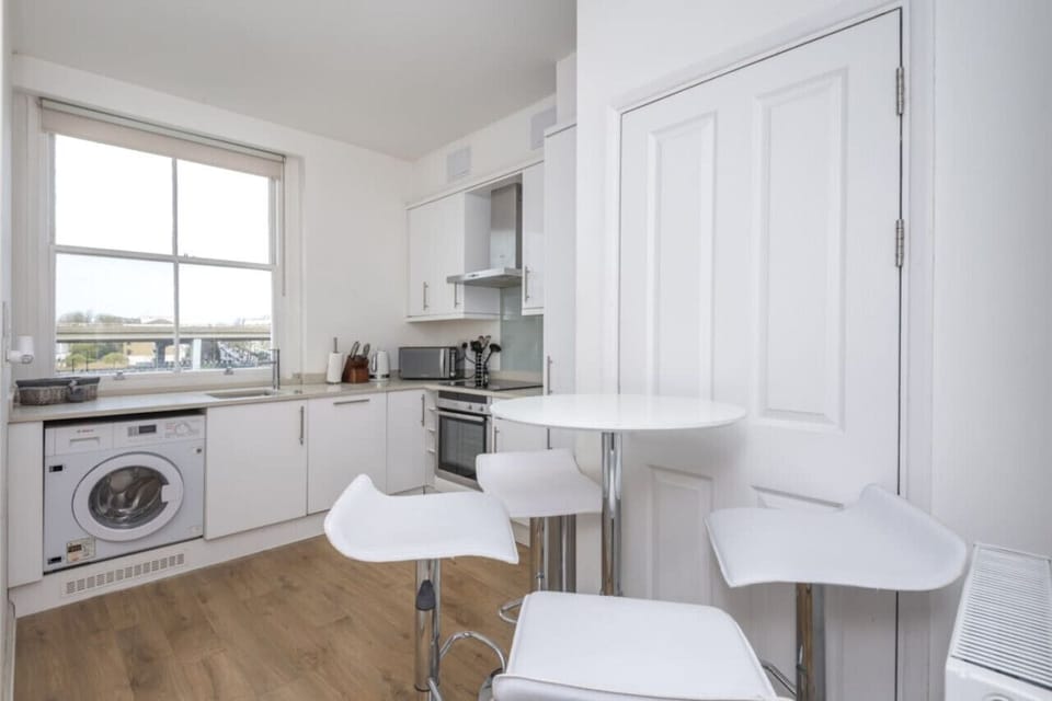 Fully-equipped kitchen and washer/dryer ready for use!