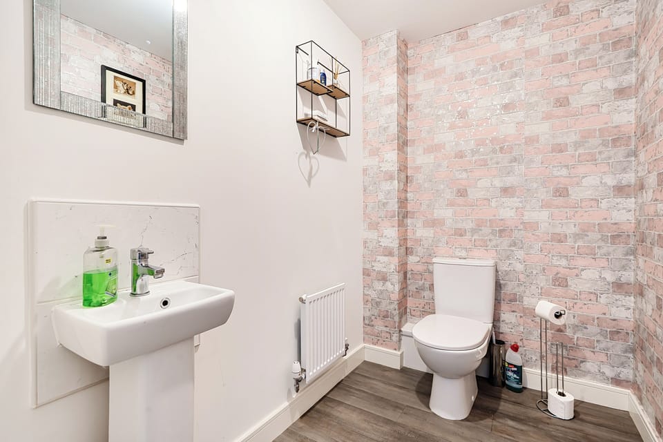 Apartment Sleeps 10 - Contractors,long Stays,wifi Apartment in Walsall