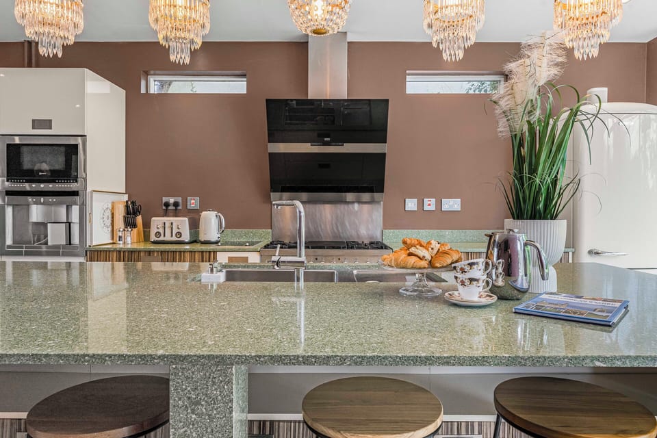 House | Private kitchen | Fridge, microwave, oven, stovetop
