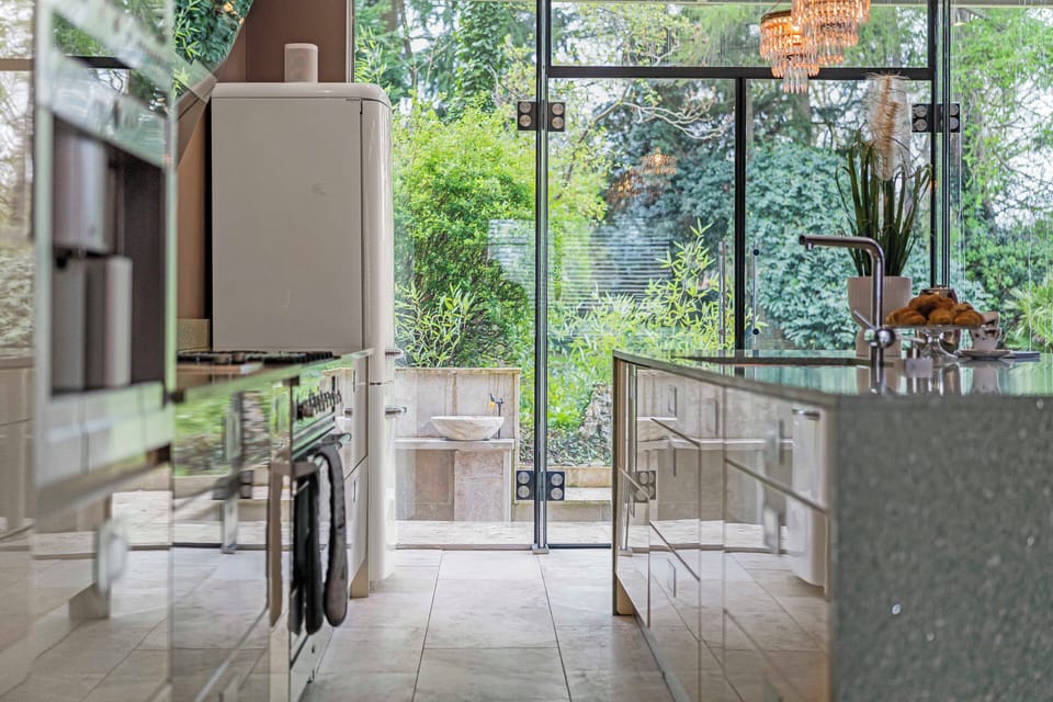 House | Private kitchen | Fridge, microwave, oven, stovetop