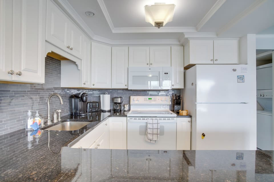 Kitchen | Keurig & Drip Coffee Makers | Dishwasher | Cooking Basics