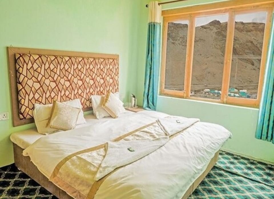 Superior Double Room | In-room safe, rollaway beds (surcharge), bed sheets