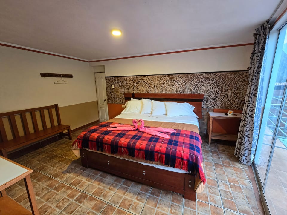 Premium Single Room | Egyptian cotton sheets, premium bedding, desk, soundproofing