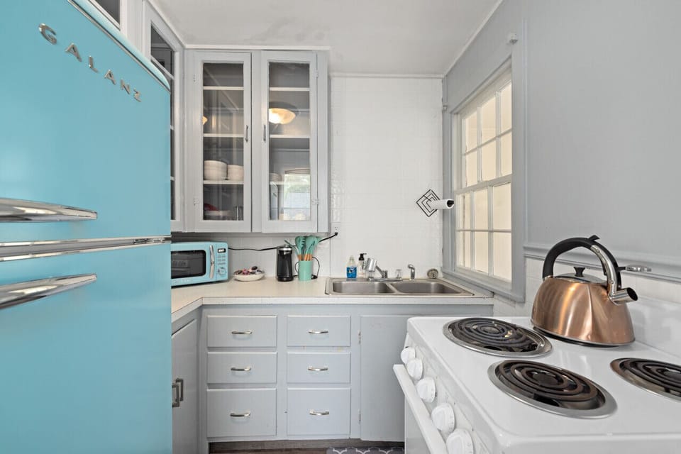 Kitchen - 4 burner stove, oven, and more!
