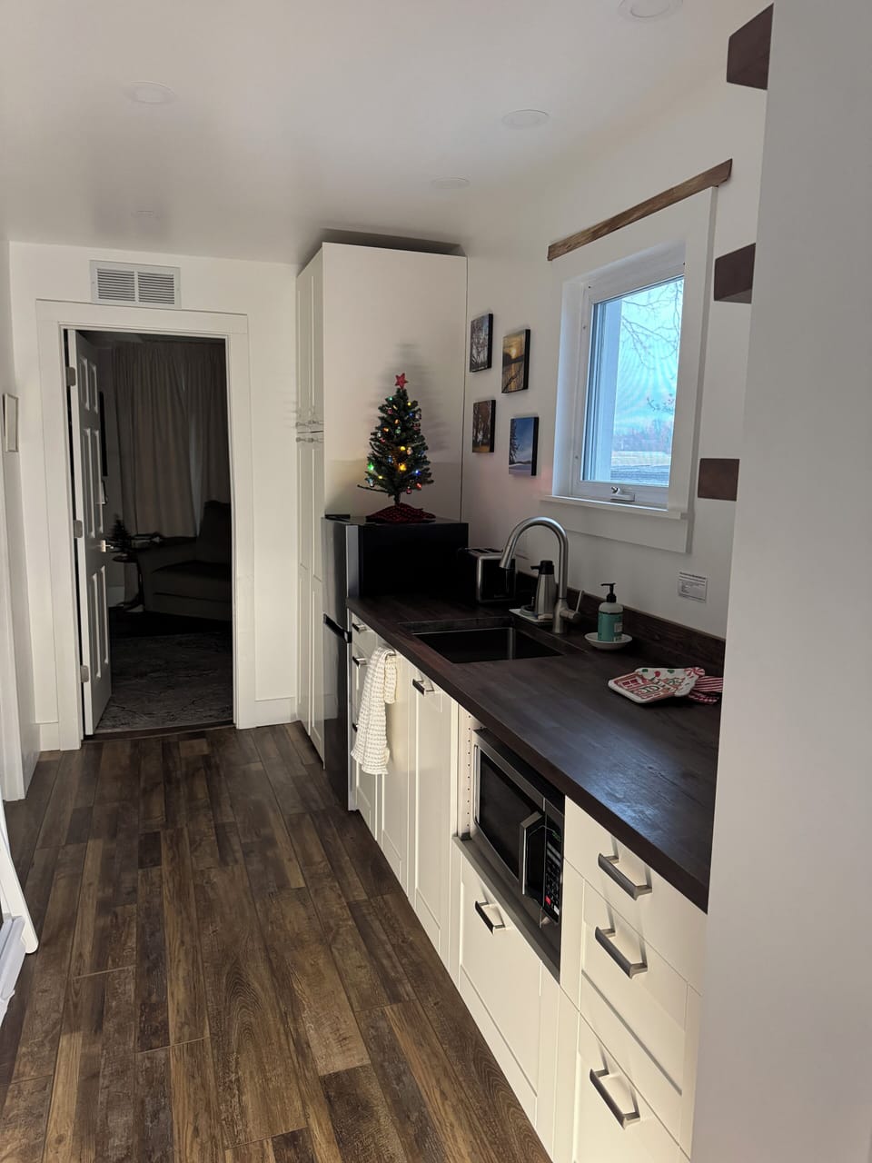 Upstairs at Inn Between the Lakes | Living area | Books