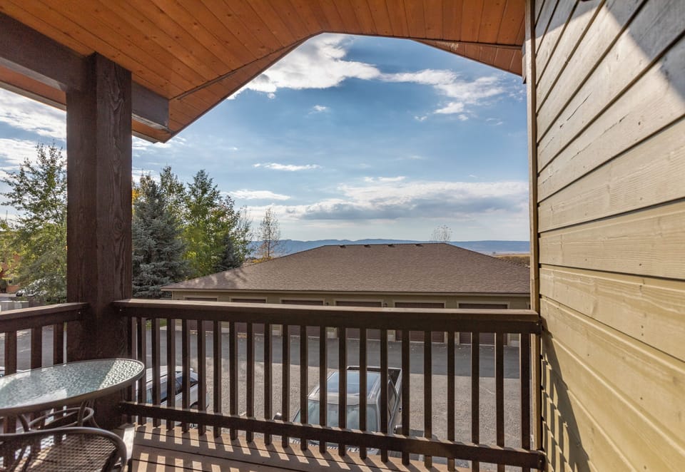 Another scenic balcony view to enjoy.