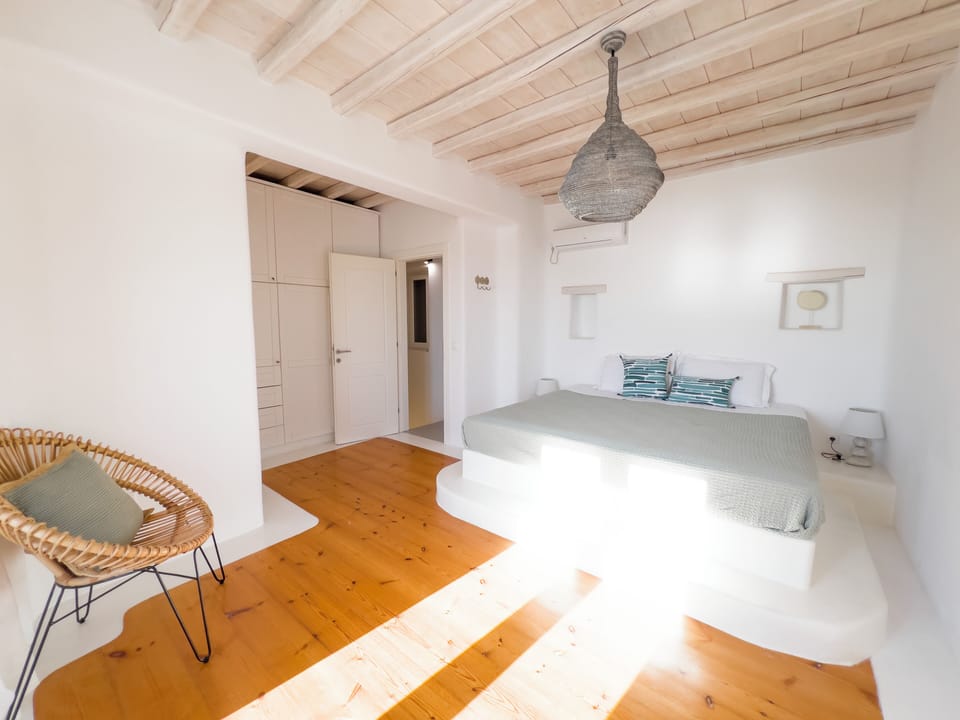4 bedrooms, in-room safe, free WiFi