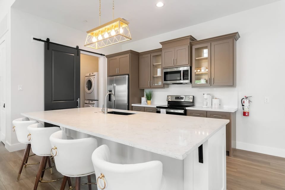 Keurig, Blender, Toaster, Pots & Pans, Spice Rack