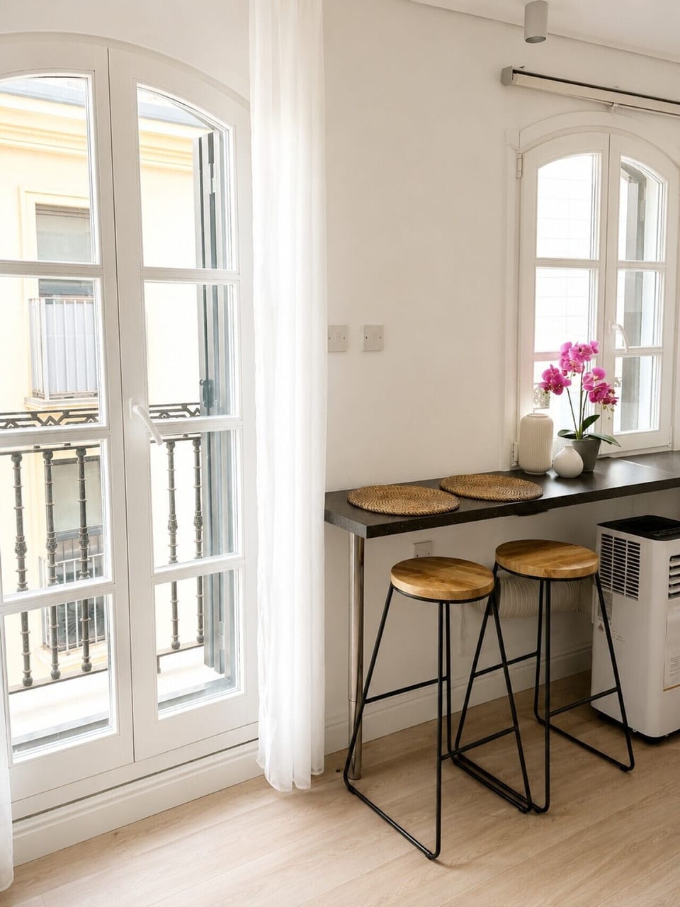 Breakfast bar