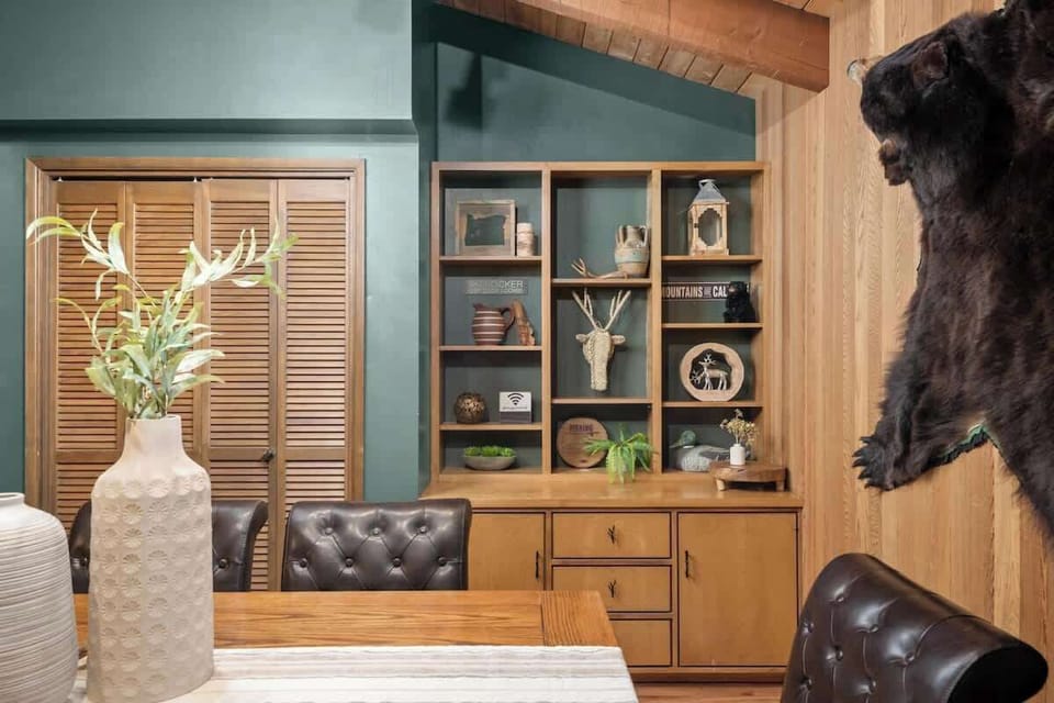 With vintage hunting trophies adorning the walls.