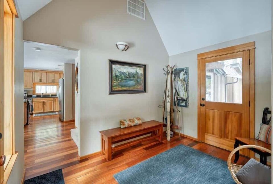 The foyer. Welcome home!