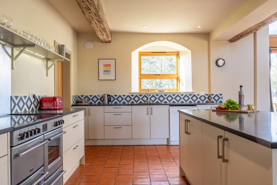 Ground floor: Well-equipped kitchen