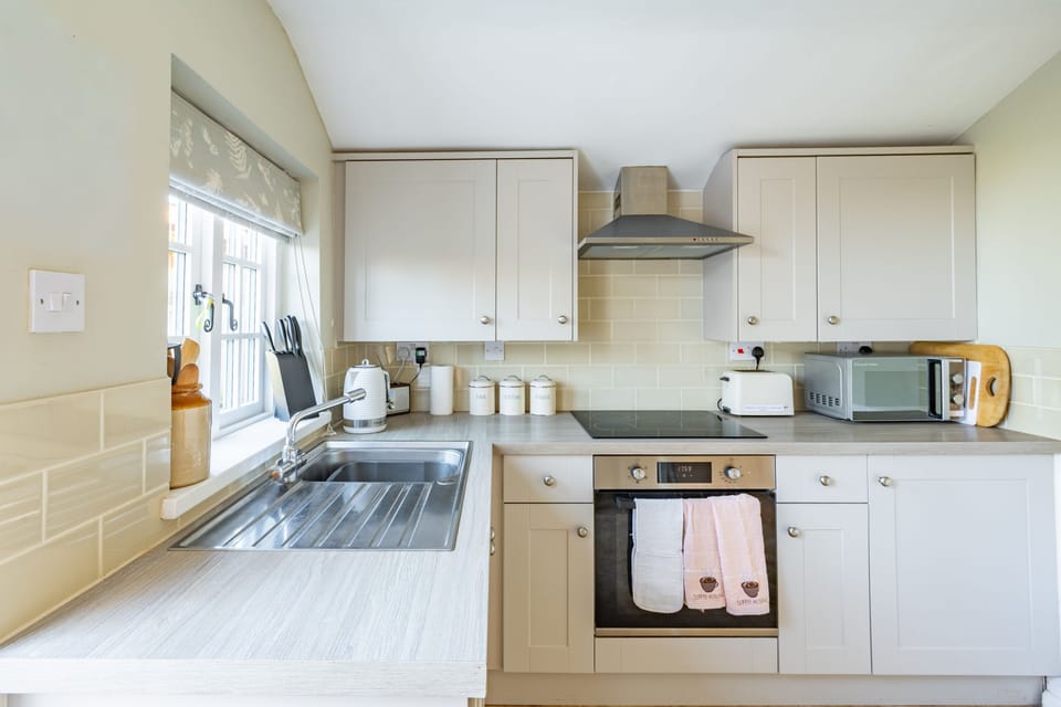 Ground floor: Bespoke kitchen