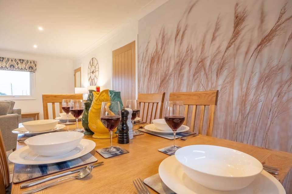 Ground floor:  Dining area