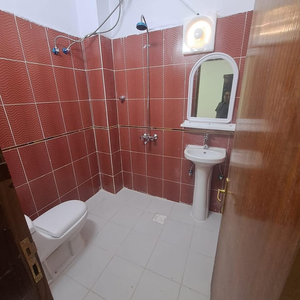 Basic Triple Room | Bathroom