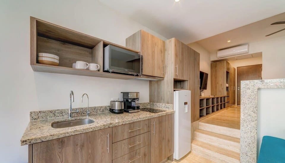 A cute kitchenette to prepare simple meals at home