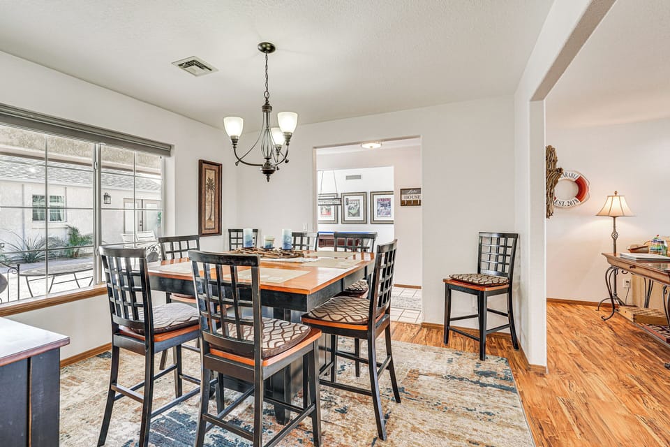 Dining Area | Dishware/Flatware