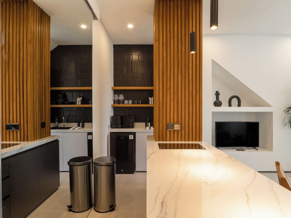 Premier Apartment | Private kitchen | Fridge, microwave, stovetop, electric kettle