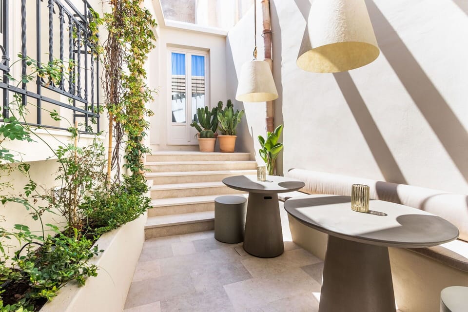 Balcony / Terrace / Patio, Building Exterior
