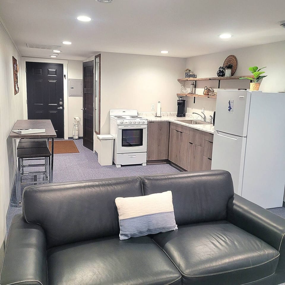 Welcome to Echo Bay Suite! There are 12 Airbnbs in the former 316 Restaurant. 