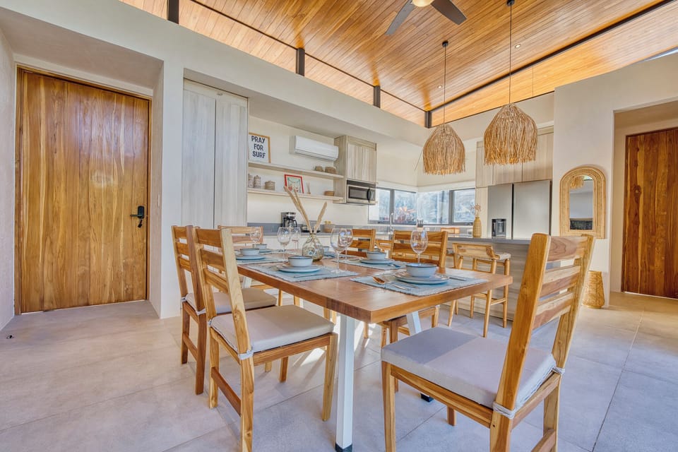Dining room with a 6 guests sitting table.
