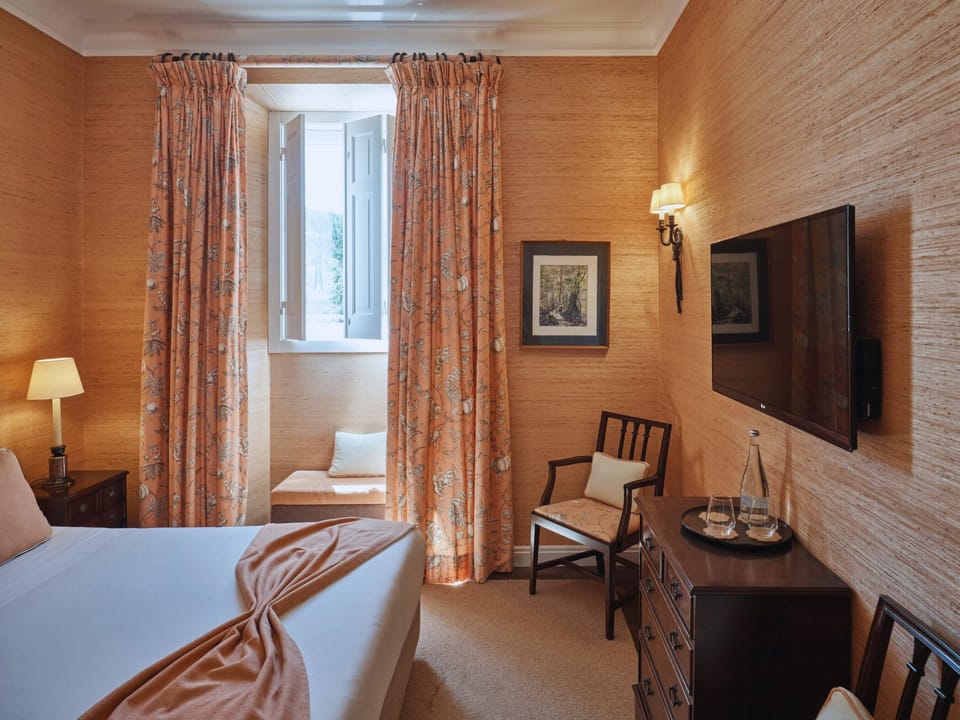 Comfort Room | Premium bedding, individually decorated, individually furnished