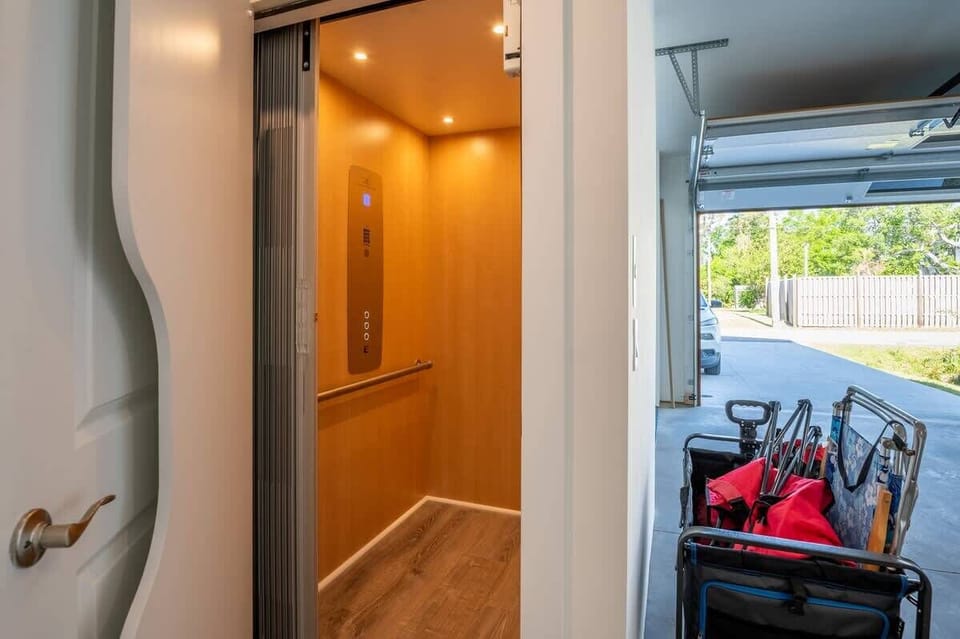 Elevator to all levels