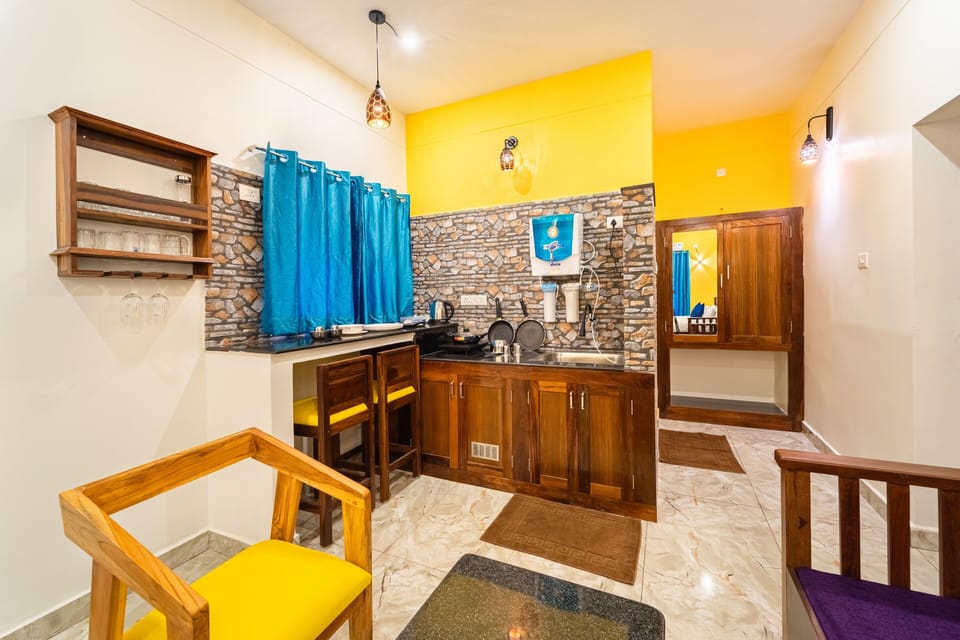 Grand Villa | Private kitchen | Mini-fridge, electric kettle, toaster, rice cooker