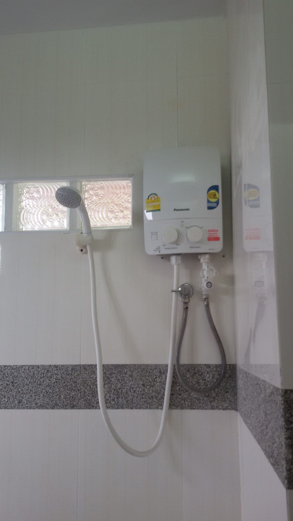 Standard Double Room | Bathroom | Shower, free toiletries, hair dryer, towels