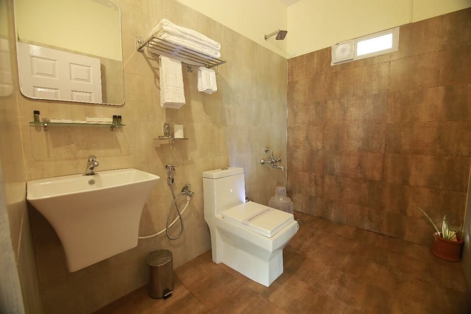 Traditional Room, 1 King Bed, Non Smoking, Garden View | Room amenity