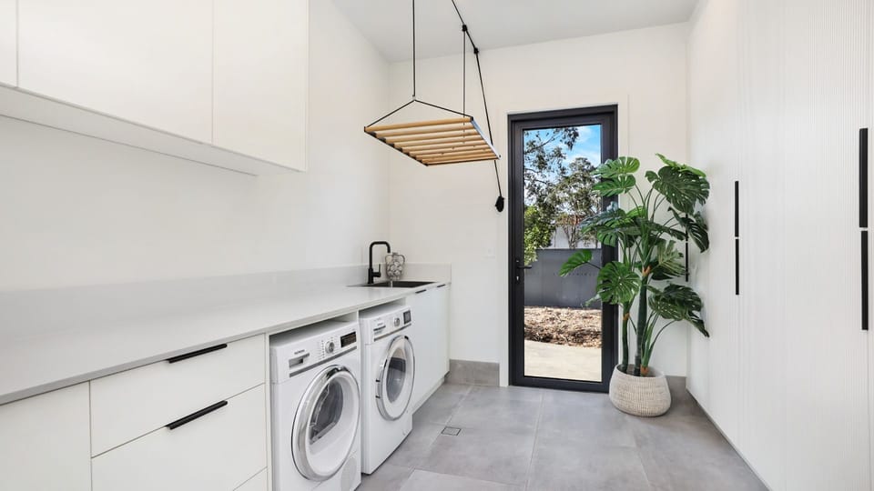 Blackwood Manor | Laundry | Washing machine | Dryer