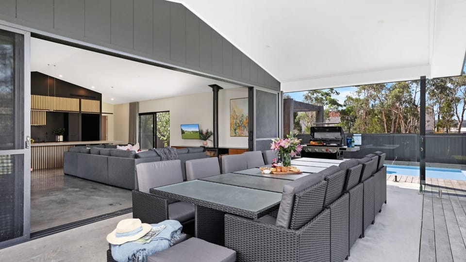 Blackwood Manor | Outdoor Dining | BBQ | Swimming pool