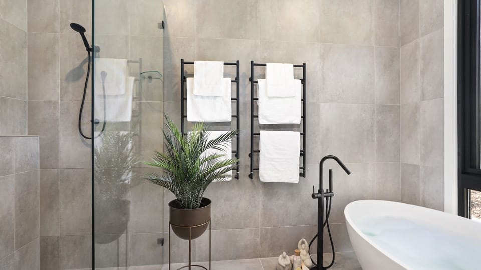 Blackwood Manor | Bathroom | Bath | Shower | Hair dryer
