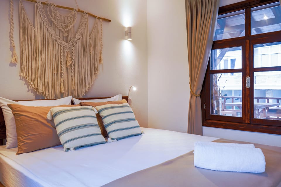Premium bedding, down comforters, minibar, in-room safe